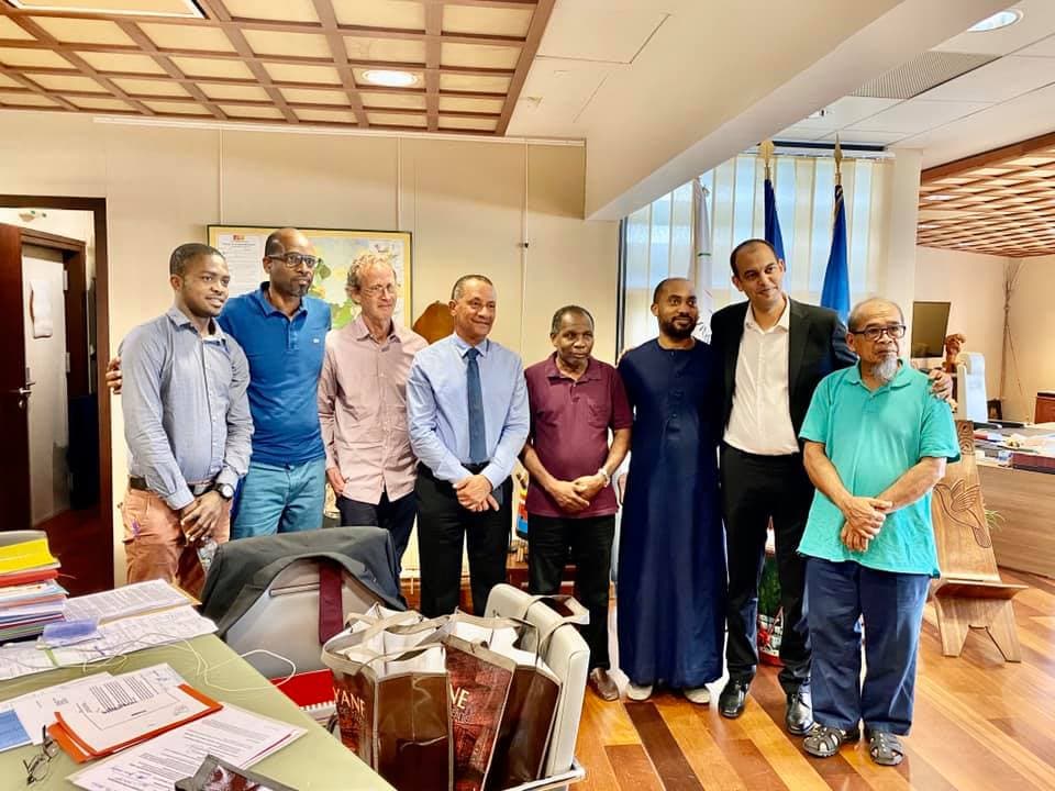 En début de cet après midi, nous avons été reçu par le président de la Collectivité Territoriale de Guyane M. Rodolphe Alexandre afin de discuter sur la conférence qui aura lieu demain à l’université de Guyane. Il est très heureux de rencontrer nos deux conférenciers qui viennent de Paris 7 et Sorbonne.